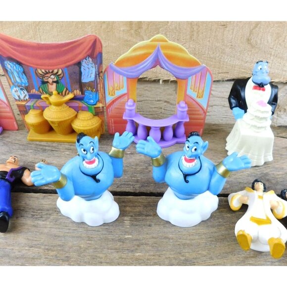 Lot of Vintage Disney Aladdin Plastic Figurines Playset Pieces Genie Jasmine - Picture 3 of 8